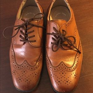 Boys leather upper dress shoes.